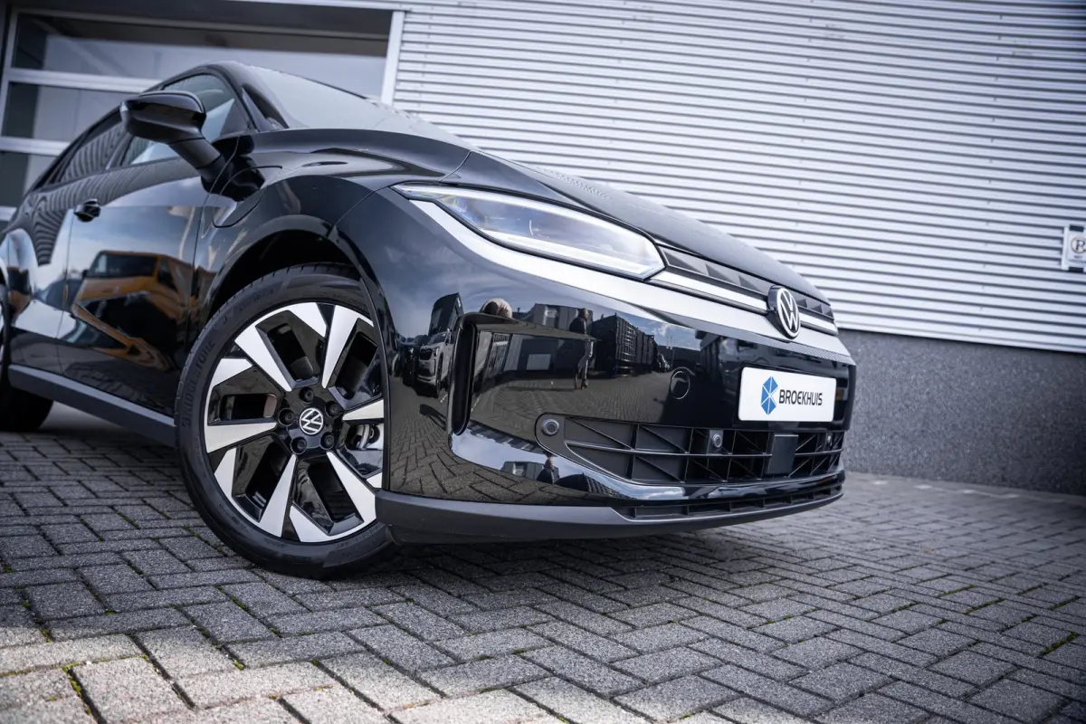 Life First Edition | Automatische afstandsregeling (Adaptive Cruise Control) | Dodehoeksensor 'Side Assist', uitparkeerassistent en uitstapwaarschuwing | Navigatie 'Innovision Pro'