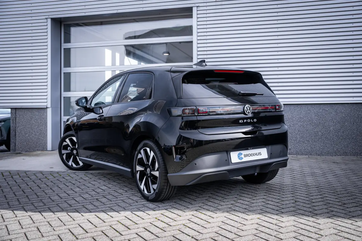 Life First Edition | Automatische afstandsregeling (Adaptive Cruise Control) | Dodehoeksensor 'Side Assist', uitparkeerassistent en uitstapwaarschuwing | Navigatie 'Innovision Pro'