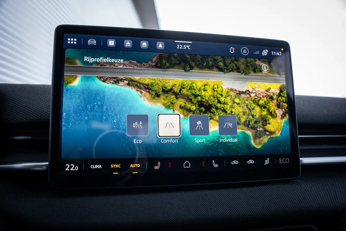 Life First Edition | Automatische afstandsregeling (Adaptive Cruise Control) | Dodehoeksensor 'Side Assist', uitparkeerassistent en uitstapwaarschuwing | Navigatie 'Innovision Pro'