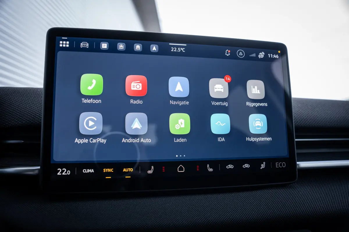 Life First Edition | Automatische afstandsregeling (Adaptive Cruise Control) | Dodehoeksensor 'Side Assist', uitparkeerassistent en uitstapwaarschuwing | Navigatie 'Innovision Pro'