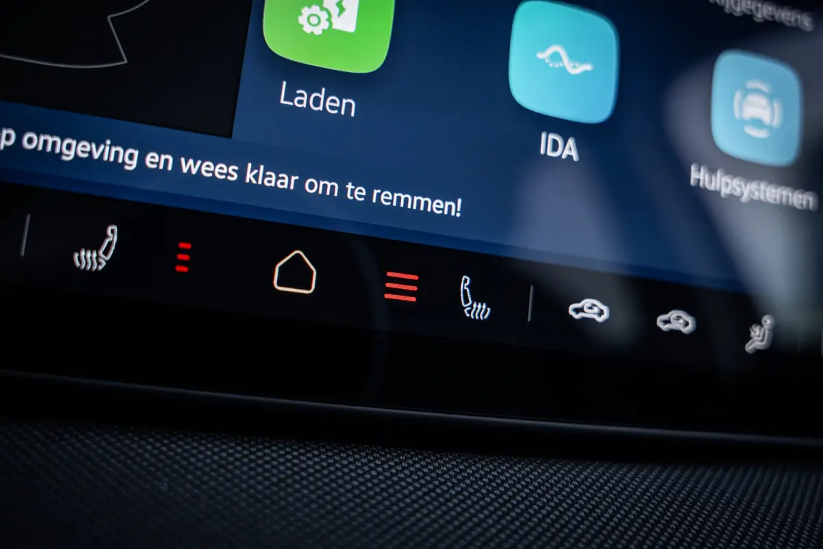 Life First Edition | Automatische afstandsregeling (Adaptive Cruise Control) | Dodehoeksensor 'Side Assist', uitparkeerassistent en uitstapwaarschuwing | Navigatie 'Innovision Pro'