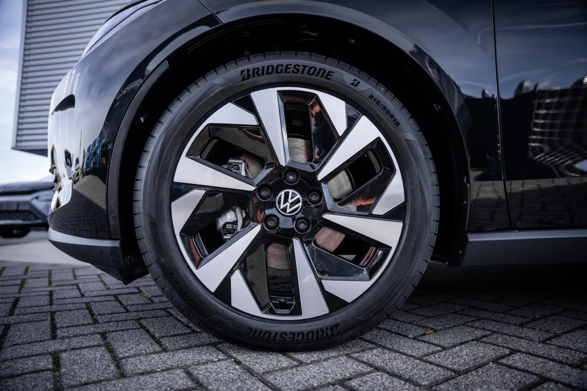 Life First Edition | Automatische afstandsregeling (Adaptive Cruise Control) | Dodehoeksensor 'Side Assist', uitparkeerassistent en uitstapwaarschuwing | Navigatie 'Innovision Pro'