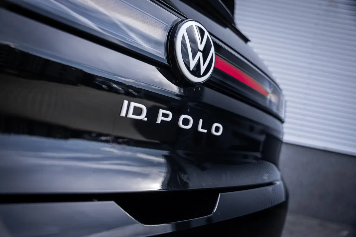 Life First Edition | Automatische afstandsregeling (Adaptive Cruise Control) | Dodehoeksensor 'Side Assist', uitparkeerassistent en uitstapwaarschuwing | Navigatie 'Innovision Pro'