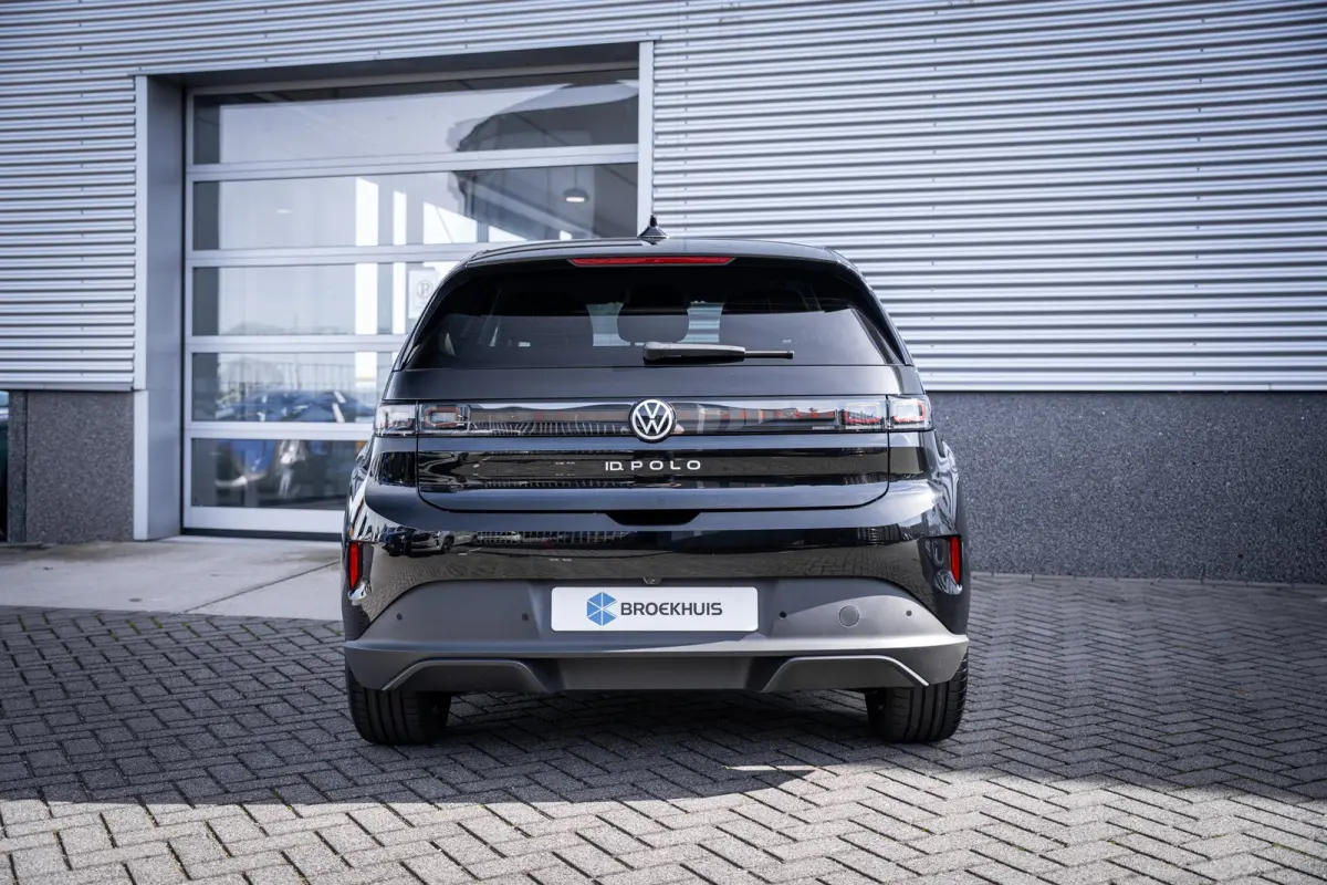 Life First Edition | Automatische afstandsregeling (Adaptive Cruise Control) | Dodehoeksensor 'Side Assist', uitparkeerassistent en uitstapwaarschuwing | Navigatie 'Innovision Pro'