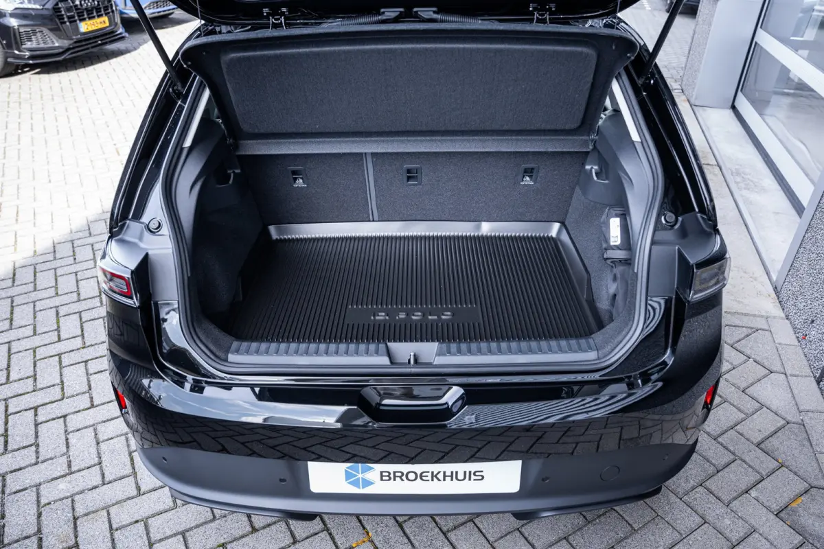 Life First Edition | Automatische afstandsregeling (Adaptive Cruise Control) | Dodehoeksensor 'Side Assist', uitparkeerassistent en uitstapwaarschuwing | Navigatie 'Innovision Pro'