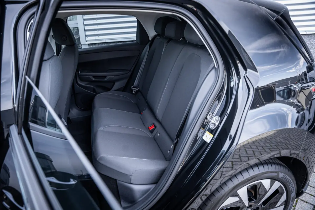 Life First Edition | Automatische afstandsregeling (Adaptive Cruise Control) | Dodehoeksensor 'Side Assist', uitparkeerassistent en uitstapwaarschuwing | Navigatie 'Innovision Pro'