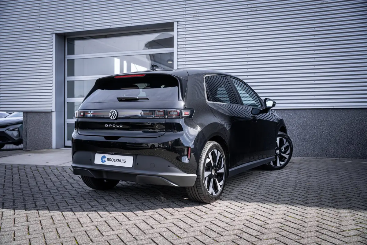 Life First Edition | Automatische afstandsregeling (Adaptive Cruise Control) | Dodehoeksensor 'Side Assist', uitparkeerassistent en uitstapwaarschuwing | Navigatie 'Innovision Pro'