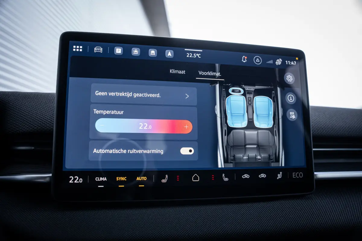 Life First Edition | Automatische afstandsregeling (Adaptive Cruise Control) | Dodehoeksensor 'Side Assist', uitparkeerassistent en uitstapwaarschuwing | Navigatie 'Innovision Pro'