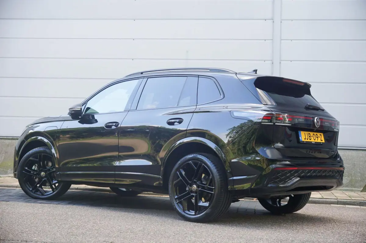 1.5 eHybrid 204pk R-Line Edition | SoH 99% | Trekhaak | Panoramadak | Blackstyle