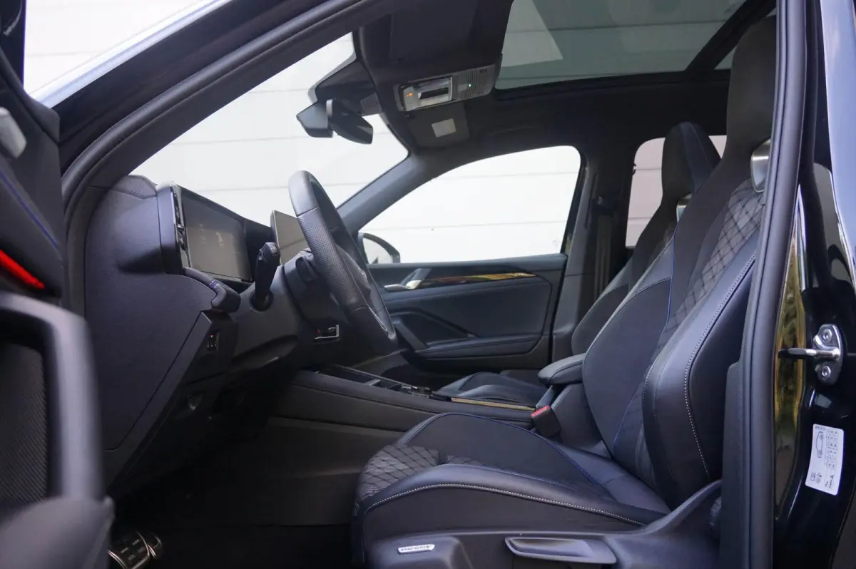 1.5 eHybrid 204pk R-Line Edition | SoH 99% | Trekhaak | Panoramadak | Blackstyle