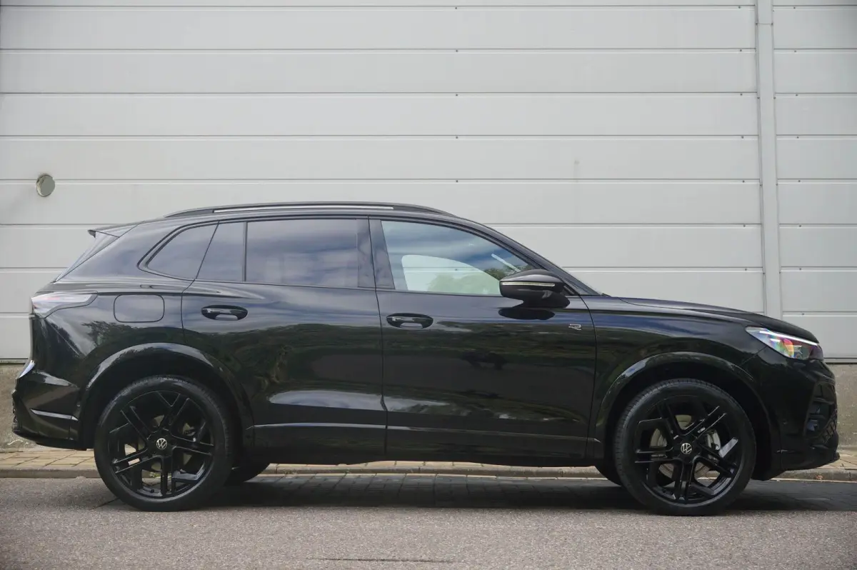 1.5 eHybrid 204pk R-Line Edition | SoH 99% | Trekhaak | Panoramadak | Blackstyle