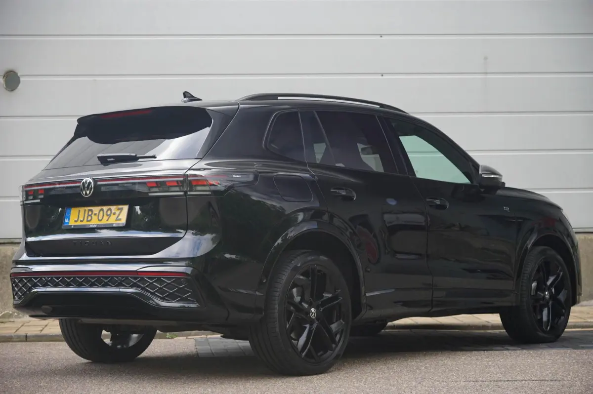 1.5 eHybrid 204pk R-Line Edition | SoH 99% | Trekhaak | Panoramadak | Blackstyle