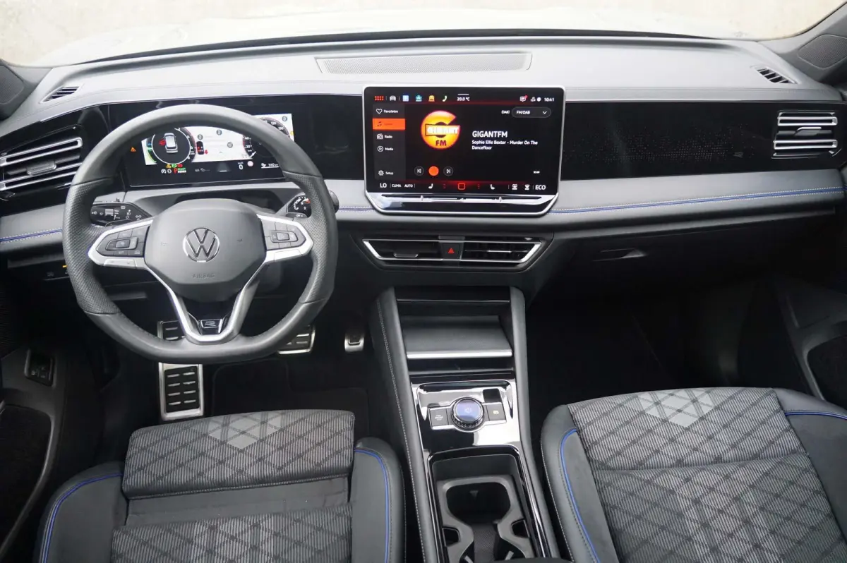 1.5 eHybrid 204pk R-Line Edition | SoH 99% | Trekhaak | Panoramadak | Blackstyle