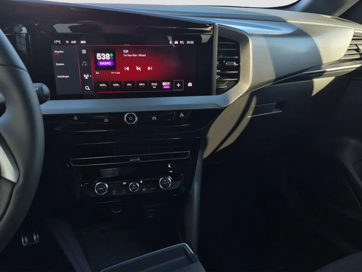 GS 54 kWh SOH 95% | Stuurverwarming | Camera | Matrix LED | Adaptive CC | Full map navigatie | Carplay/android auto |