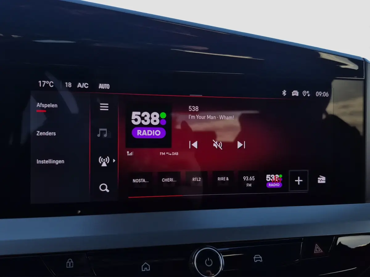 GS 54 kWh SOH 95% | Stuurverwarming | Camera | Matrix LED | Adaptive CC | Full map navigatie | Carplay/android auto |