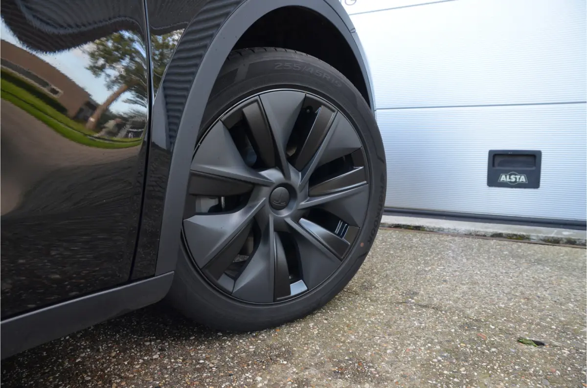 Long Range RWD 75 kWh AutoPilot4.0 (FSD 99,- p/mnd)