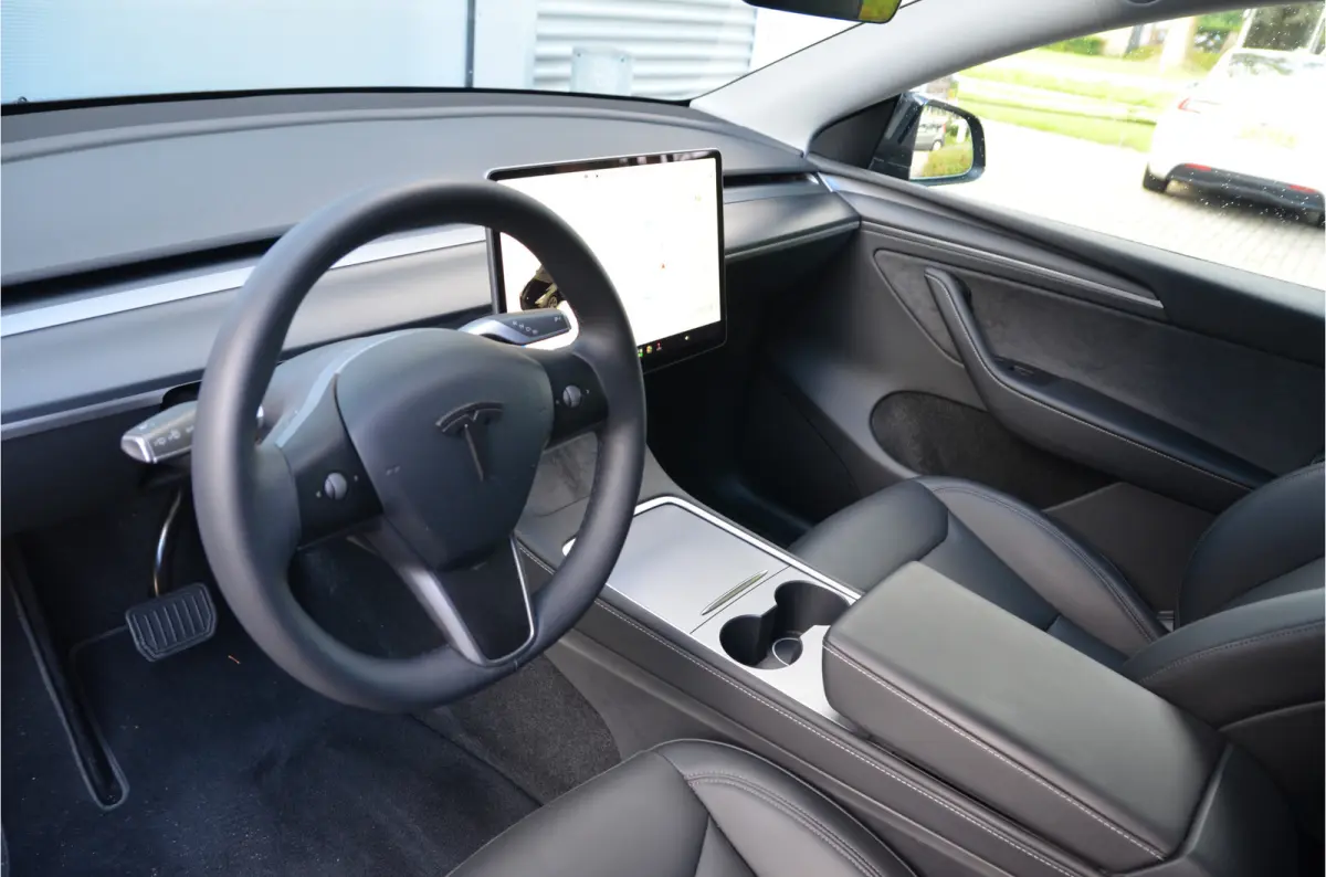 Long Range RWD 75 kWh AutoPilot4.0 (FSD 99,- p/mnd)