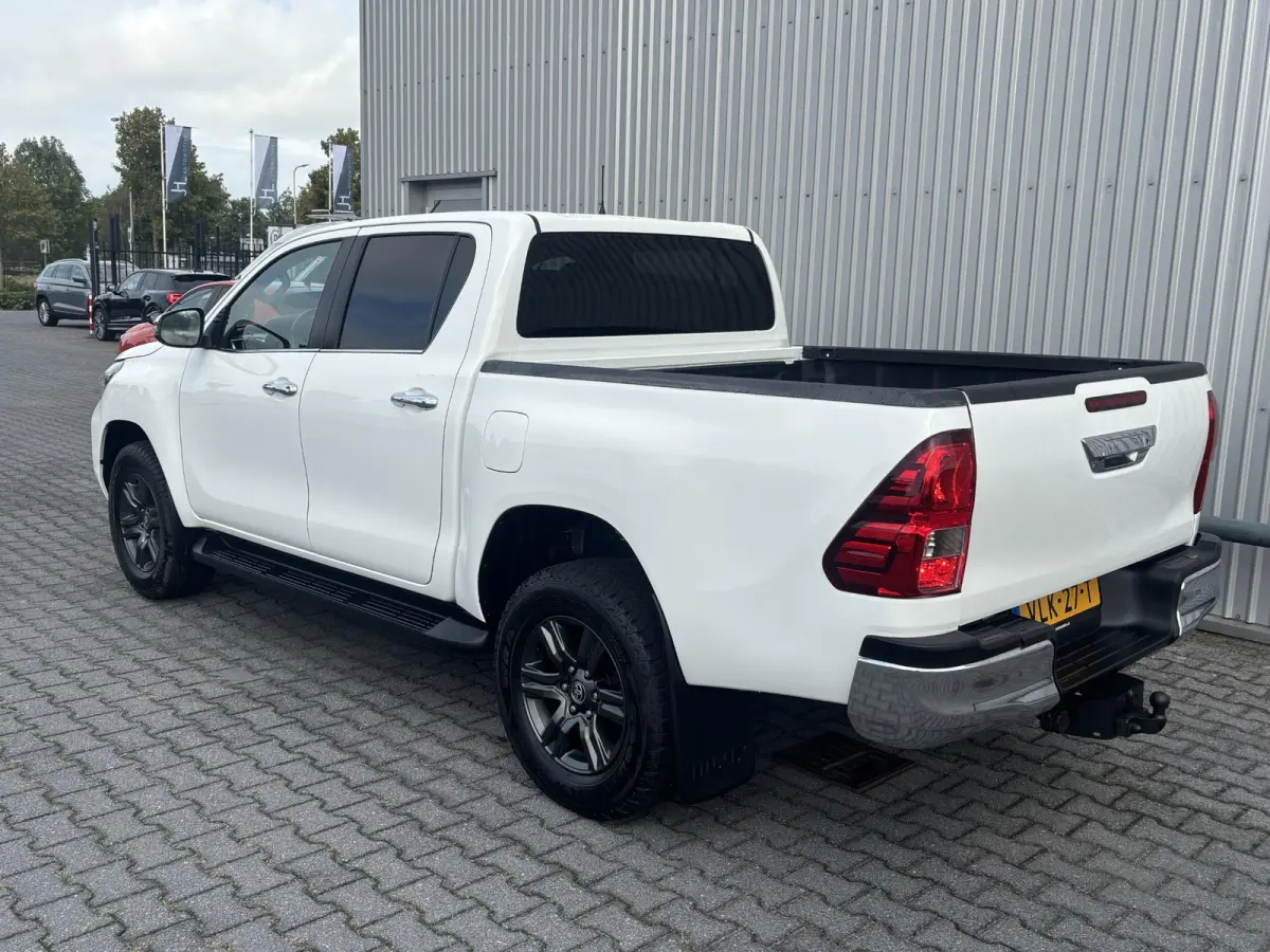 2.4 D-4D*4X4*ACC*HAAK*CAM*ECC*TEL*3500KG*INCL.BPM*