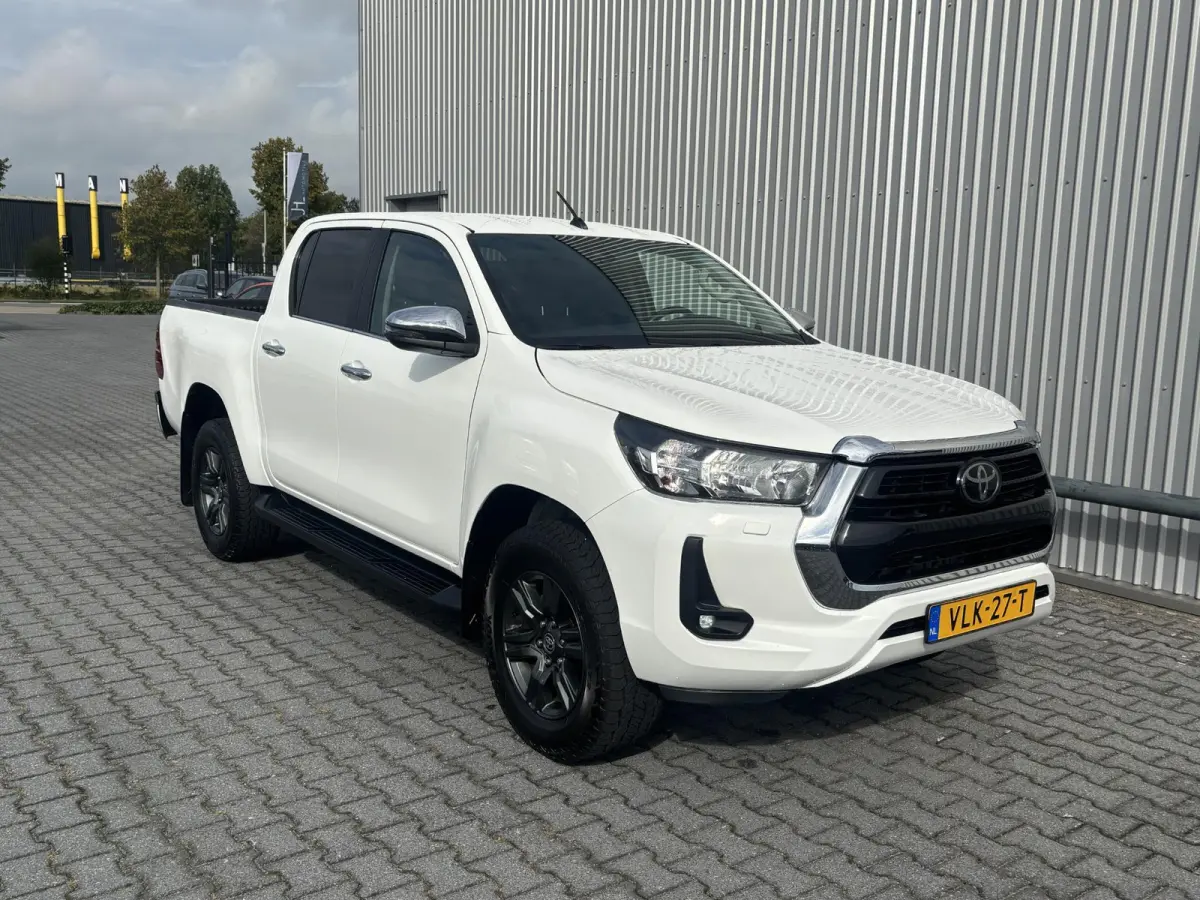 2.4 D-4D*4X4*ACC*HAAK*CAM*ECC*TEL*3500KG*INCL.BPM*