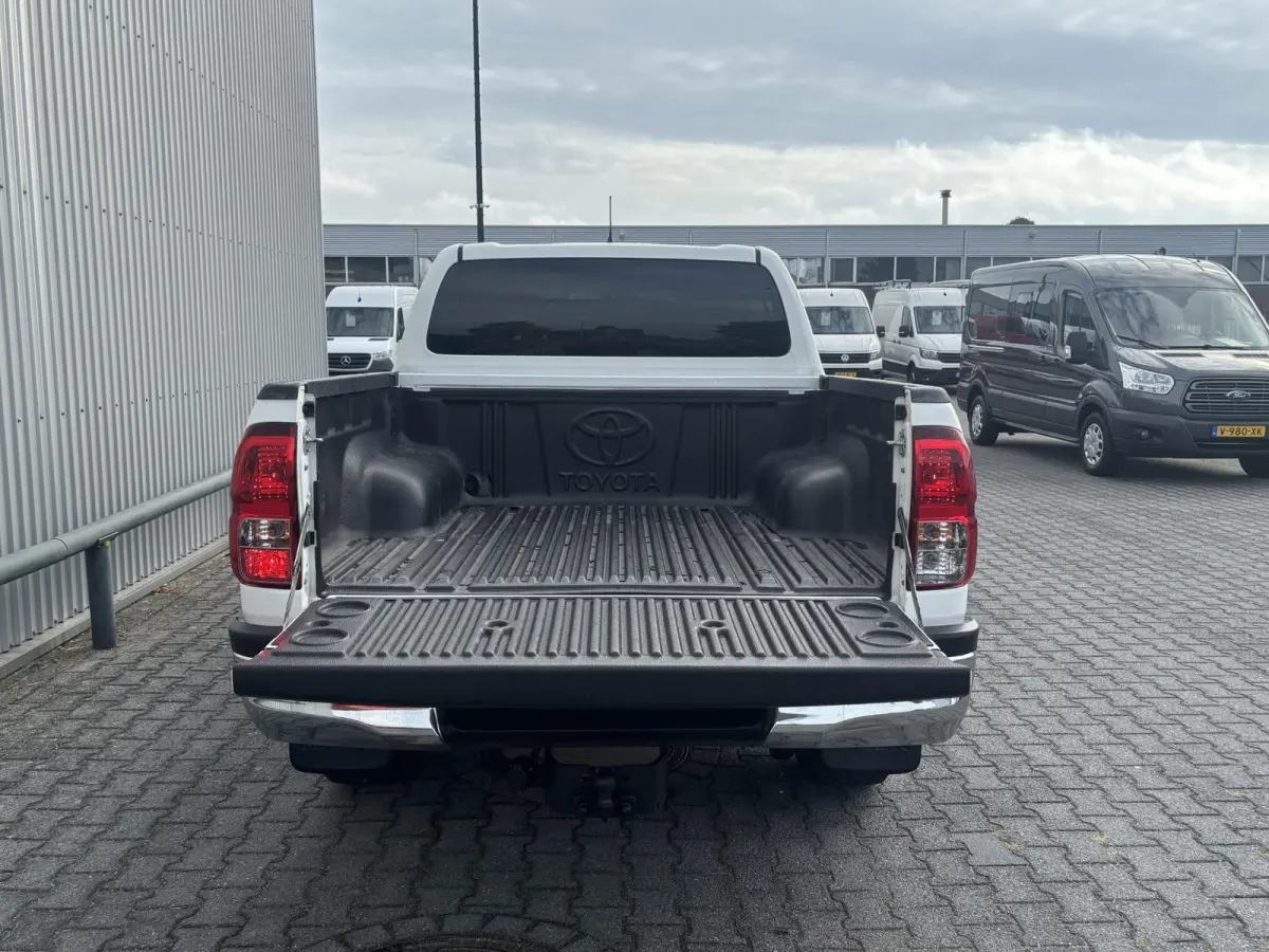 2.4 D-4D*4X4*ACC*HAAK*CAM*ECC*TEL*3500KG*INCL.BPM*