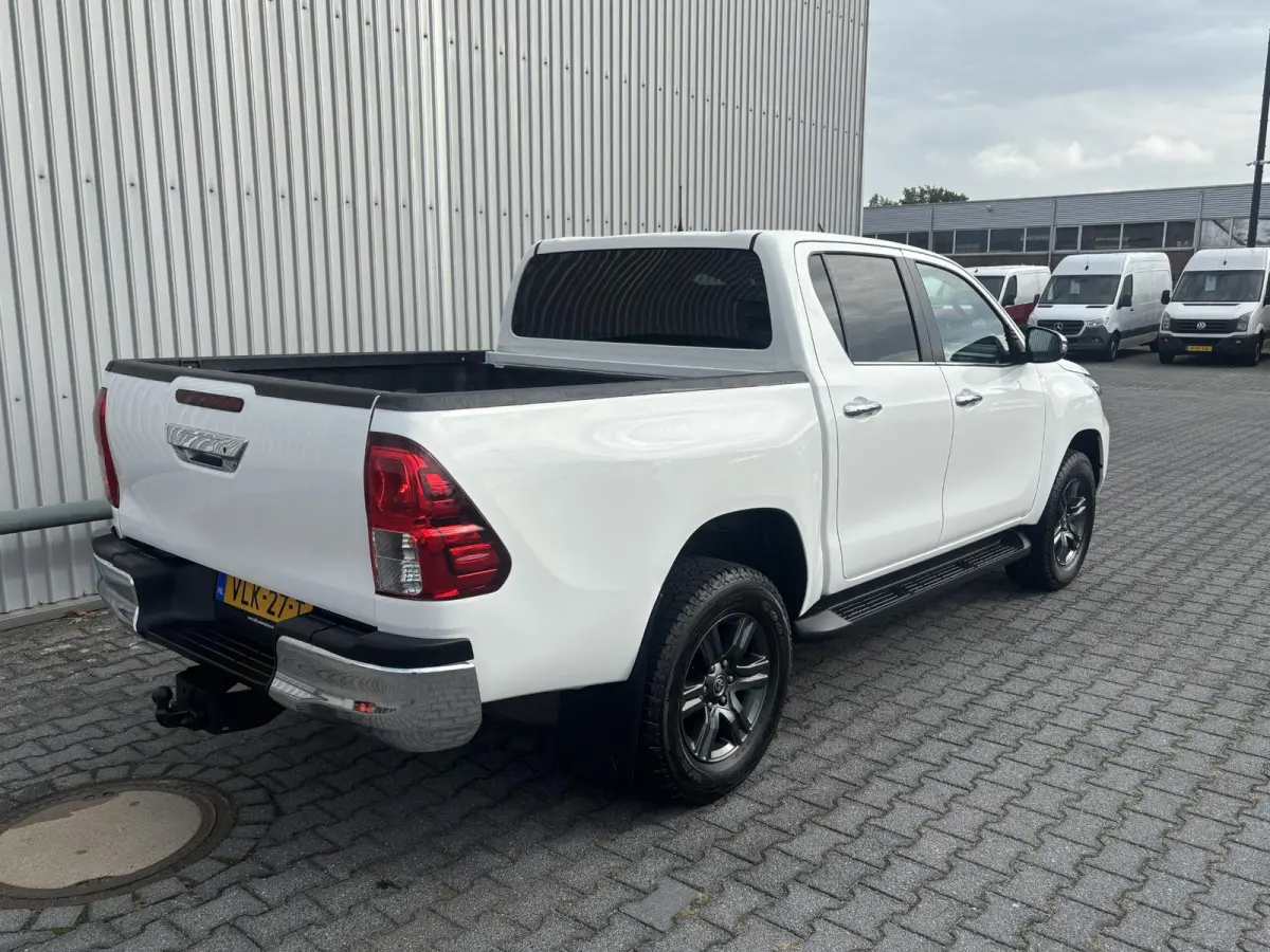 2.4 D-4D*4X4*ACC*HAAK*CAM*ECC*TEL*3500KG*INCL.BPM*