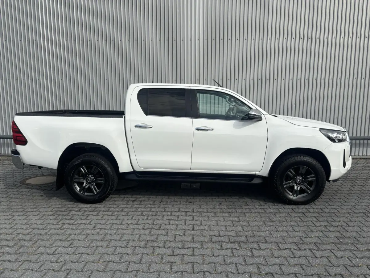 2.4 D-4D*4X4*ACC*HAAK*CAM*ECC*TEL*3500KG*INCL.BPM*