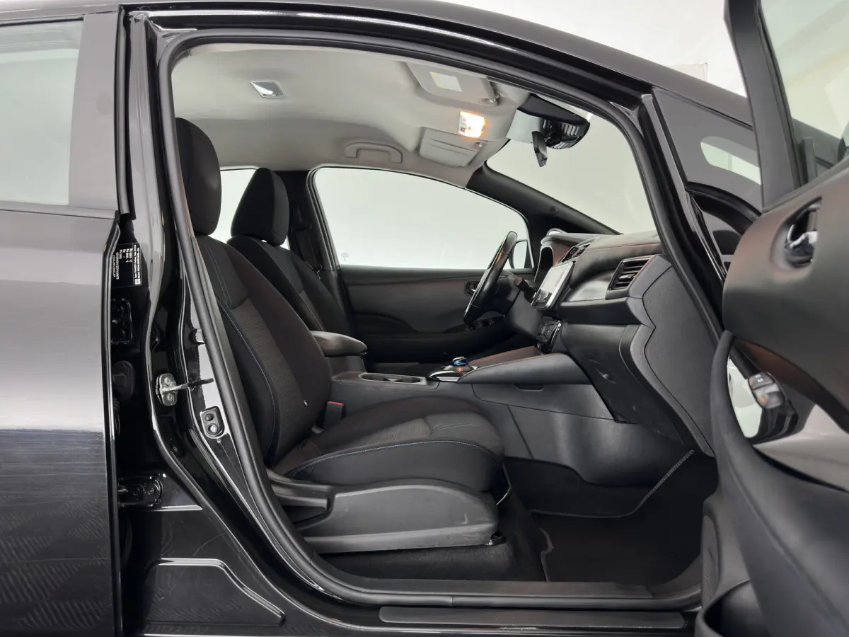 Acenta 40 kWh {SoH-86%) Aut. *HEATPUMP | ADAPTIVE-CRUISE | KEYLESS | NAVI-FULLMAP | DAB+ | DIGI-COCKPIT | PRIVACYGLASS | 16"ALU*