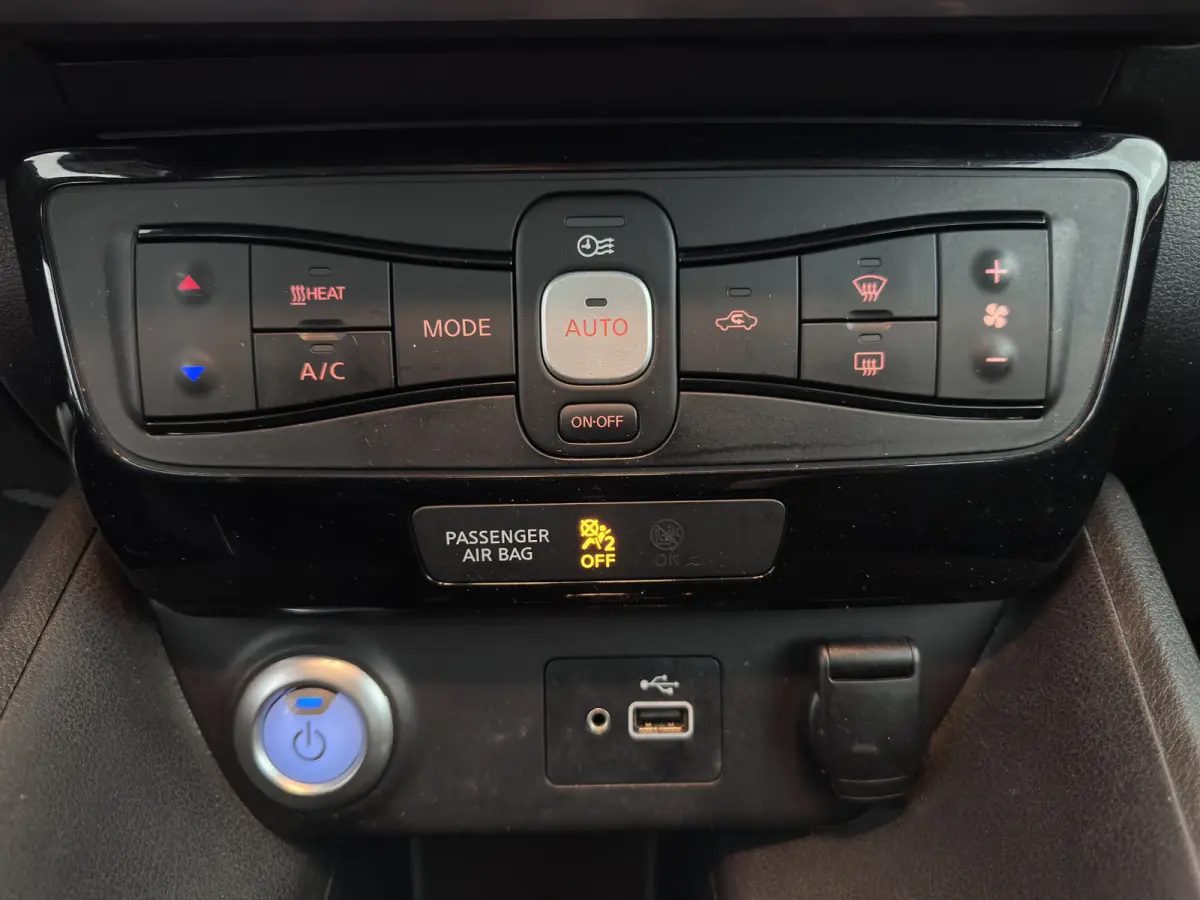 Acenta 40 kWh {SoH-86%) Aut. *HEATPUMP | ADAPTIVE-CRUISE | KEYLESS | NAVI-FULLMAP | DAB+ | DIGI-COCKPIT | PRIVACYGLASS | 16"ALU*