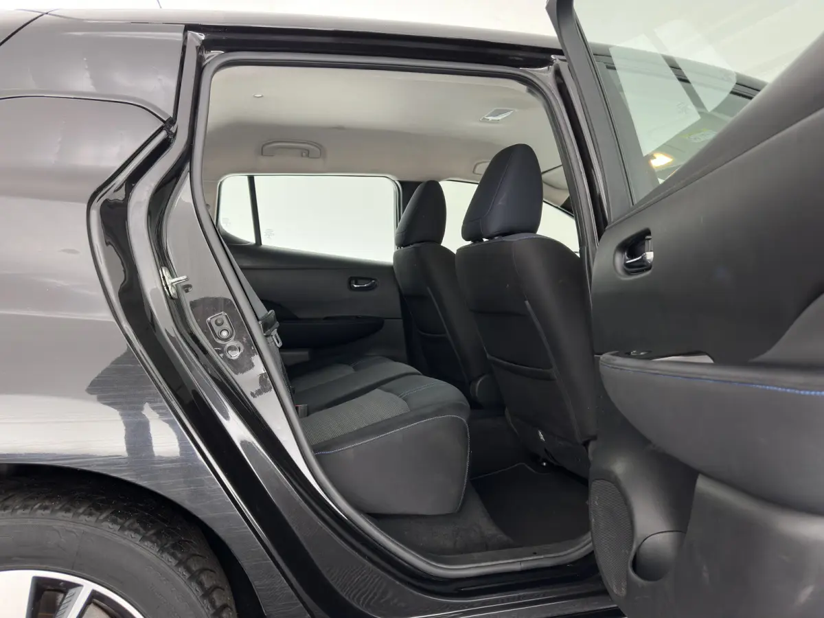 Acenta 40 kWh {SoH-86%) Aut. *HEATPUMP | ADAPTIVE-CRUISE | KEYLESS | NAVI-FULLMAP | DAB+ | DIGI-COCKPIT | PRIVACYGLASS | 16"ALU*