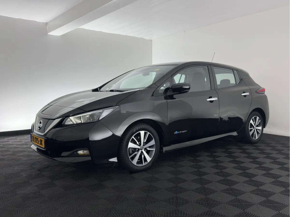 Acenta 40 kWh {SoH-86%) Aut. *HEATPUMP | ADAPTIVE-CRUISE | KEYLESS | NAVI-FULLMAP | DAB+ | DIGI-COCKPIT | PRIVACYGLASS | 16"ALU*