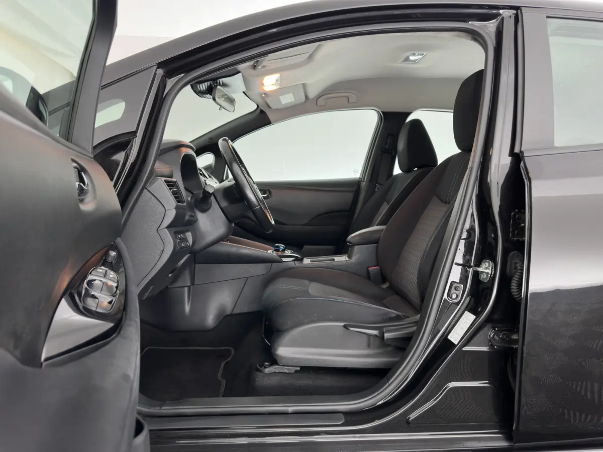 Acenta 40 kWh {SoH-86%) Aut. *HEATPUMP | ADAPTIVE-CRUISE | KEYLESS | NAVI-FULLMAP | DAB+ | DIGI-COCKPIT | PRIVACYGLASS | 16"ALU*