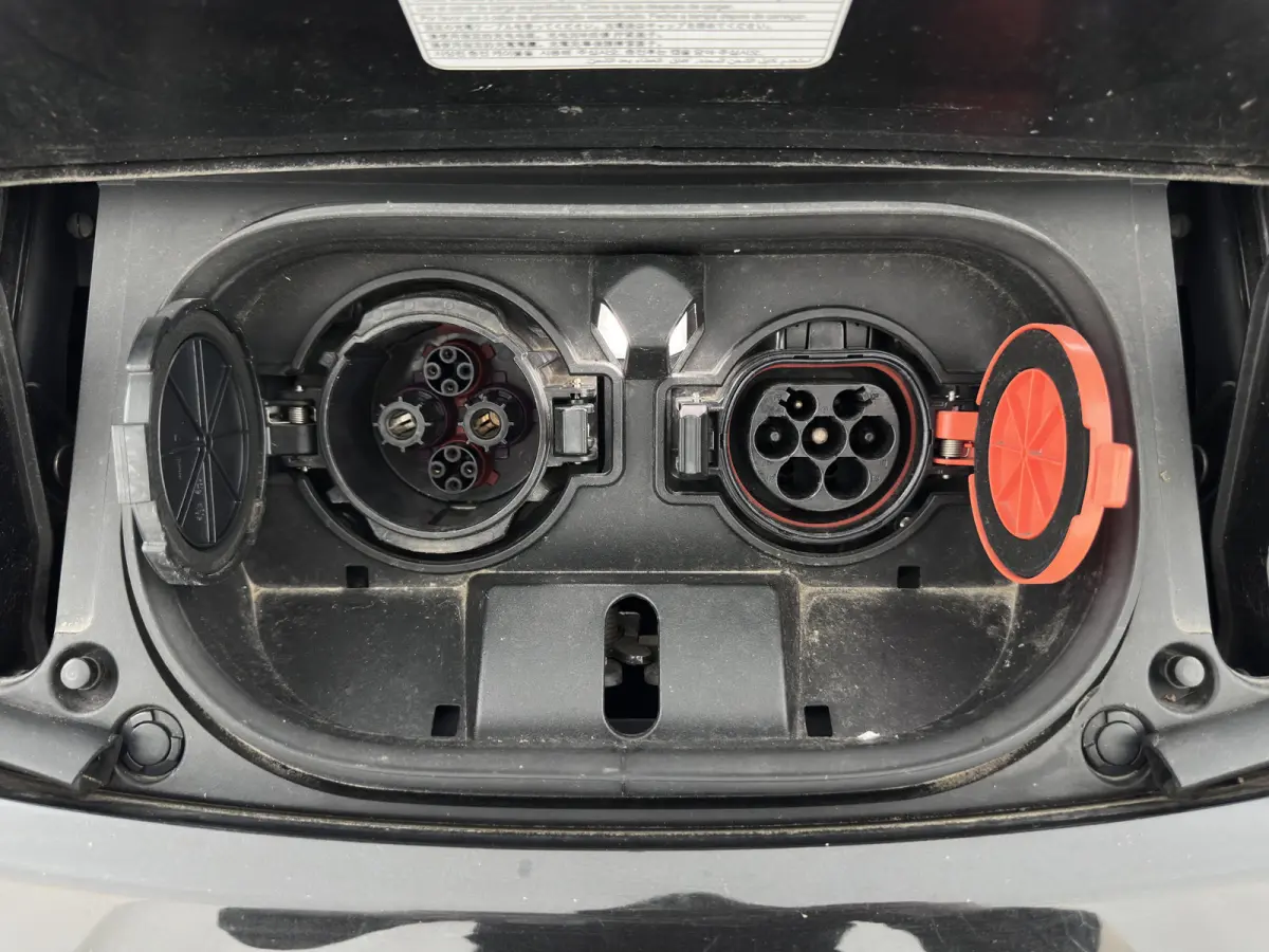 Acenta 40 kWh {SoH-86%) Aut. *HEATPUMP | ADAPTIVE-CRUISE | KEYLESS | NAVI-FULLMAP | DAB+ | DIGI-COCKPIT | PRIVACYGLASS | 16"ALU*