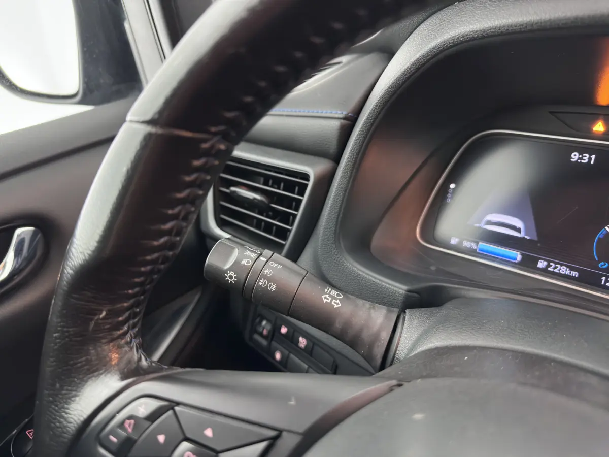 Acenta 40 kWh {SoH-86%) Aut. *HEATPUMP | ADAPTIVE-CRUISE | KEYLESS | NAVI-FULLMAP | DAB+ | DIGI-COCKPIT | PRIVACYGLASS | 16"ALU*