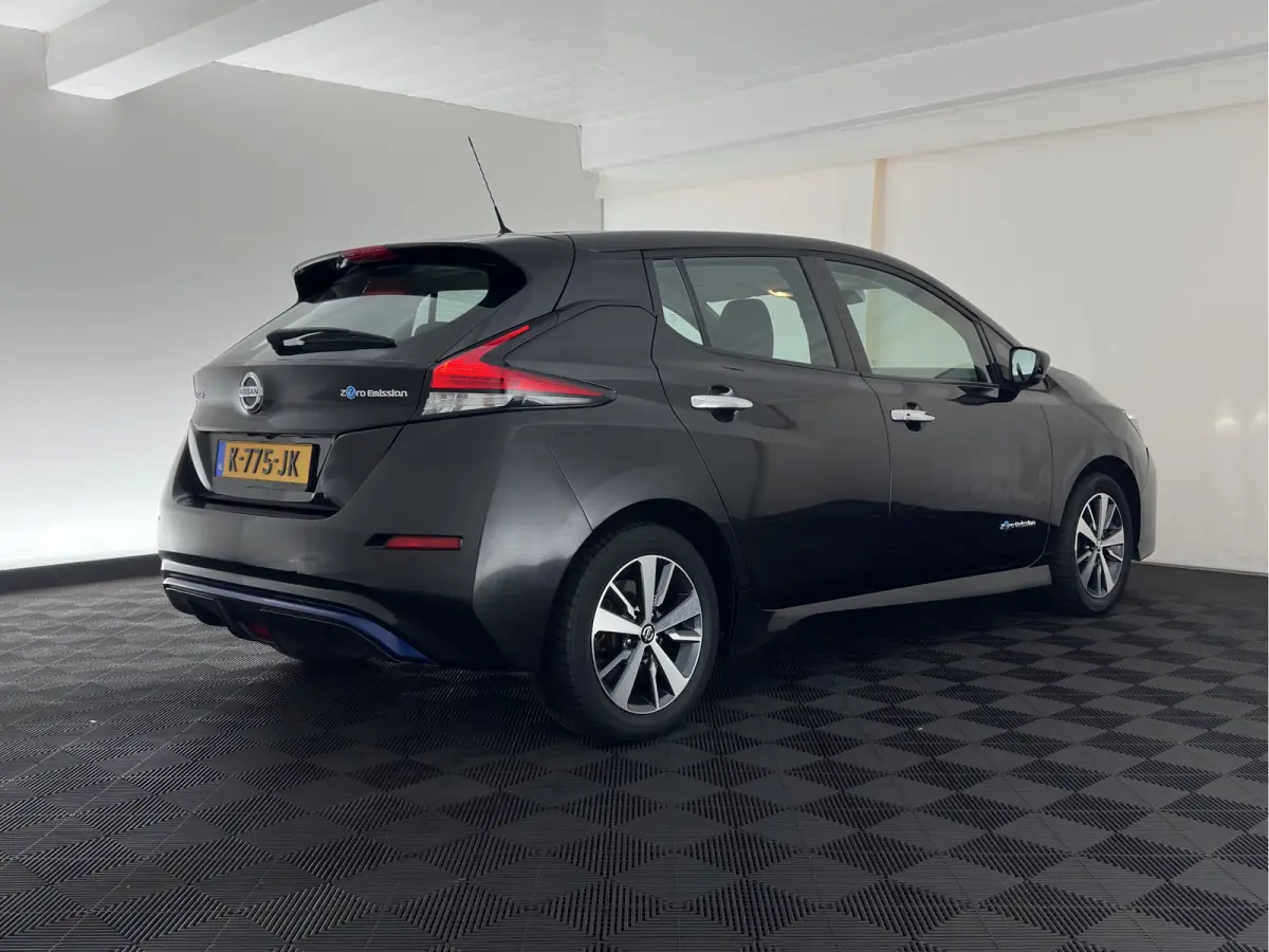 Acenta 40 kWh {SoH-86%) Aut. *HEATPUMP | ADAPTIVE-CRUISE | KEYLESS | NAVI-FULLMAP | DAB+ | DIGI-COCKPIT | PRIVACYGLASS | 16"ALU*