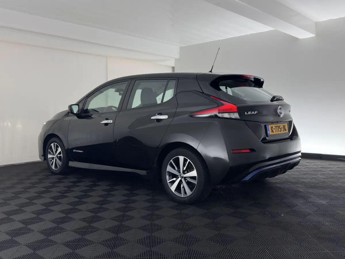 Acenta 40 kWh {SoH-86%) Aut. *HEATPUMP | ADAPTIVE-CRUISE | KEYLESS | NAVI-FULLMAP | DAB+ | DIGI-COCKPIT | PRIVACYGLASS | 16"ALU*