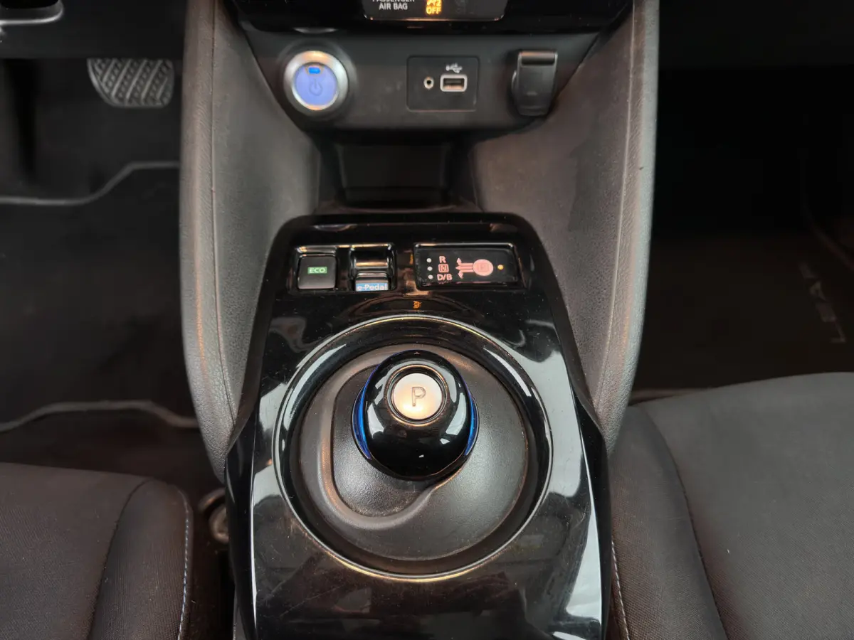Acenta 40 kWh {SoH-86%) Aut. *HEATPUMP | ADAPTIVE-CRUISE | KEYLESS | NAVI-FULLMAP | DAB+ | DIGI-COCKPIT | PRIVACYGLASS | 16"ALU*