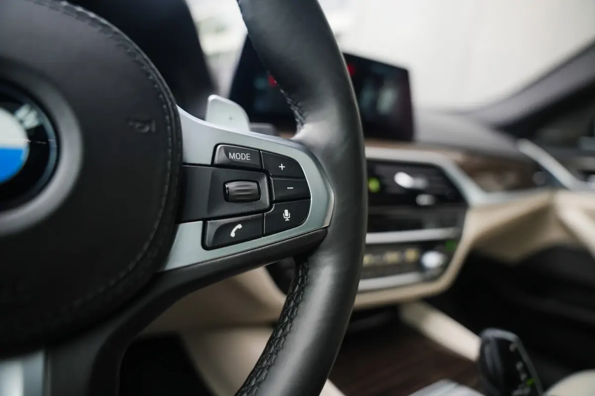 530i 252 pk High Executive Edition M-Sportpakket / NL-Auto/ Pano-Dak/ Sport-Stoelen/ Stoel.Verw/ Head-Up/ 360-Camera/ Harman&Kardon/ Keyless/ 20" LMV
