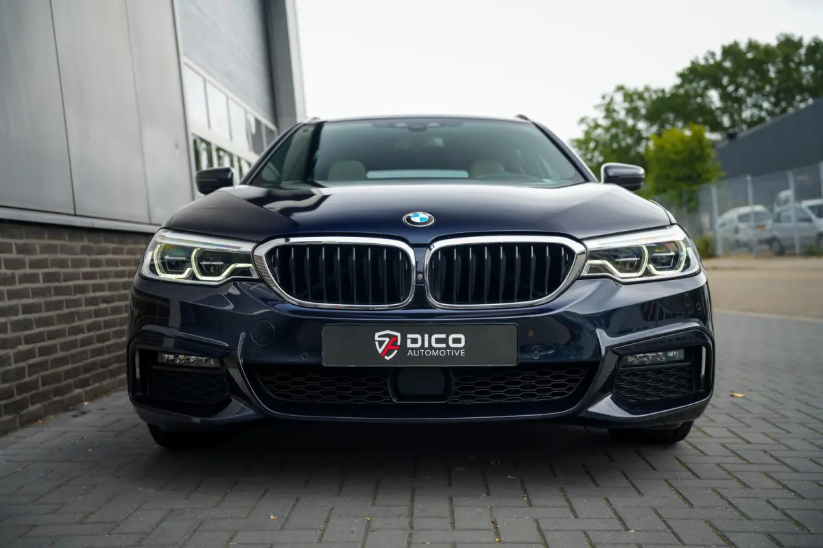 530i 252 pk High Executive Edition M-Sportpakket / NL-Auto/ Pano-Dak/ Sport-Stoelen/ Stoel.Verw/ Head-Up/ 360-Camera/ Harman&Kardon/ Keyless/ 20" LMV