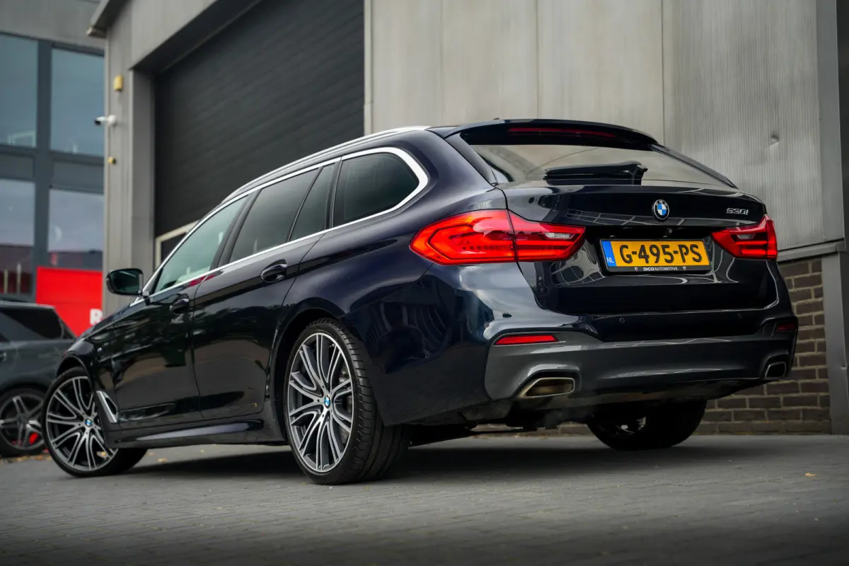 530i 252 pk High Executive Edition M-Sportpakket / NL-Auto/ Pano-Dak/ Sport-Stoelen/ Stoel.Verw/ Head-Up/ 360-Camera/ Harman&Kardon/ Keyless/ 20" LMV