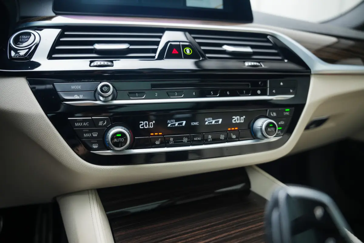 530i 252 pk High Executive Edition M-Sportpakket / NL-Auto/ Pano-Dak/ Sport-Stoelen/ Stoel.Verw/ Head-Up/ 360-Camera/ Harman&Kardon/ Keyless/ 20" LMV