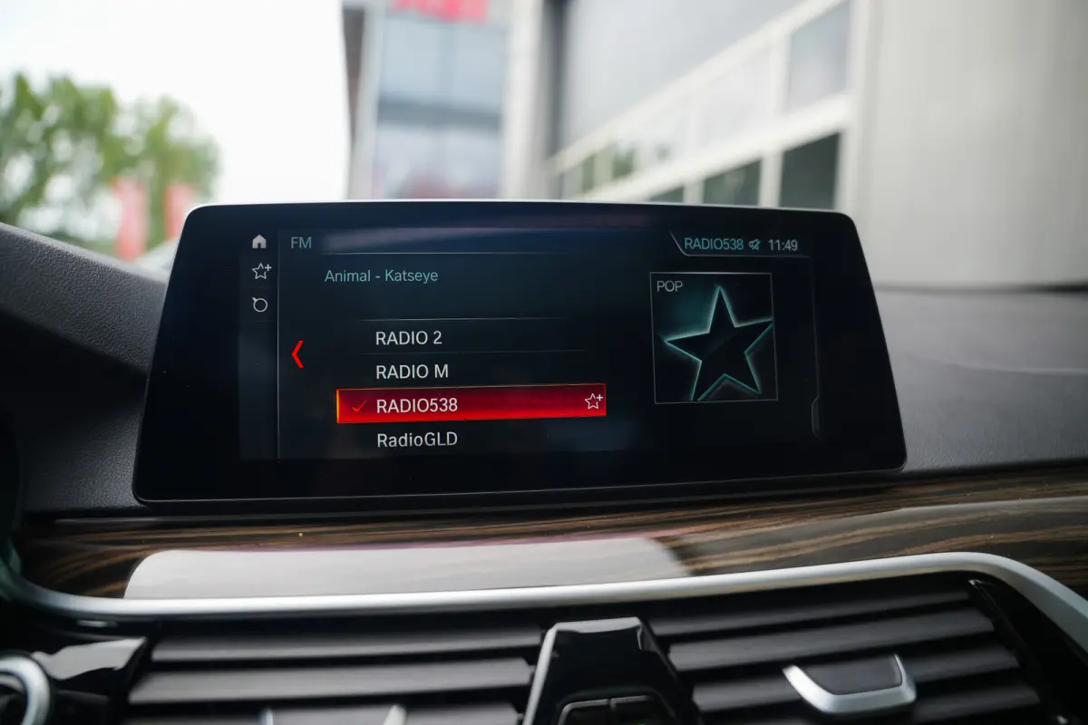 530i 252 pk High Executive Edition M-Sportpakket / NL-Auto/ Pano-Dak/ Sport-Stoelen/ Stoel.Verw/ Head-Up/ 360-Camera/ Harman&Kardon/ Keyless/ 20" LMV