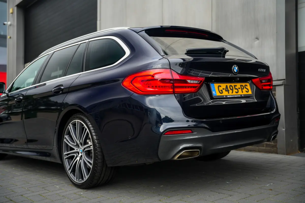 530i 252 pk High Executive Edition M-Sportpakket / NL-Auto/ Pano-Dak/ Sport-Stoelen/ Stoel.Verw/ Head-Up/ 360-Camera/ Harman&Kardon/ Keyless/ 20" LMV