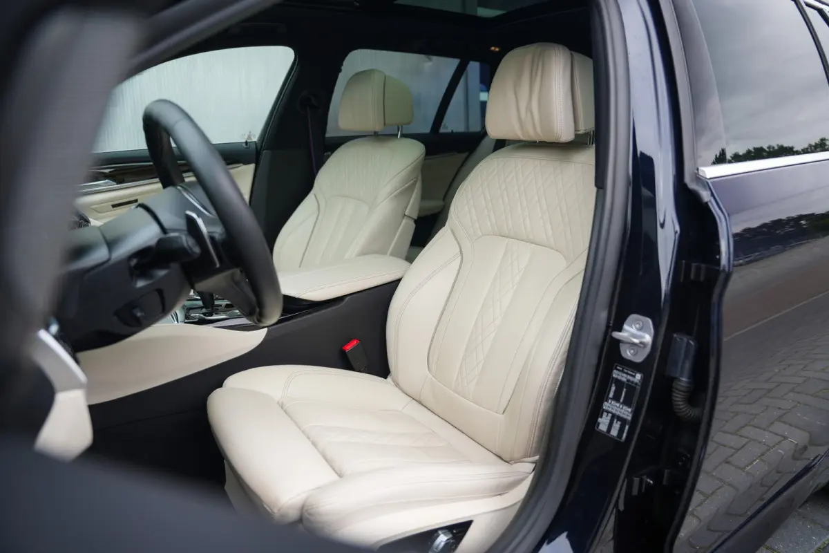 530i 252 pk High Executive Edition M-Sportpakket / NL-Auto/ Pano-Dak/ Sport-Stoelen/ Stoel.Verw/ Head-Up/ 360-Camera/ Harman&Kardon/ Keyless/ 20" LMV