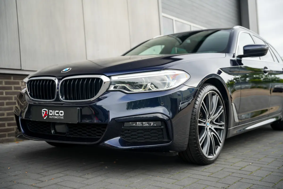 530i 252 pk High Executive Edition M-Sportpakket / NL-Auto/ Pano-Dak/ Sport-Stoelen/ Stoel.Verw/ Head-Up/ 360-Camera/ Harman&Kardon/ Keyless/ 20" LMV