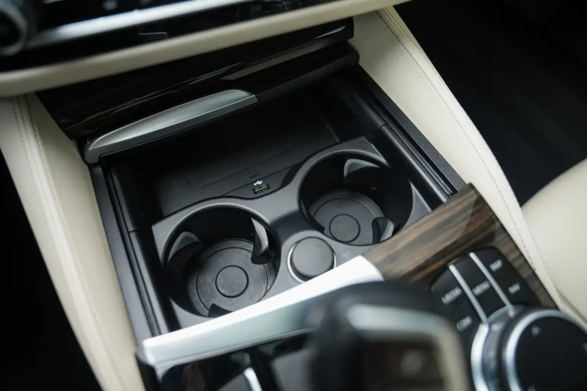 530i 252 pk High Executive Edition M-Sportpakket / NL-Auto/ Pano-Dak/ Sport-Stoelen/ Stoel.Verw/ Head-Up/ 360-Camera/ Harman&Kardon/ Keyless/ 20" LMV