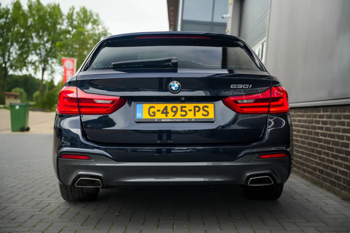 530i 252 pk High Executive Edition M-Sportpakket / NL-Auto/ Pano-Dak/ Sport-Stoelen/ Stoel.Verw/ Head-Up/ 360-Camera/ Harman&Kardon/ Keyless/ 20" LMV