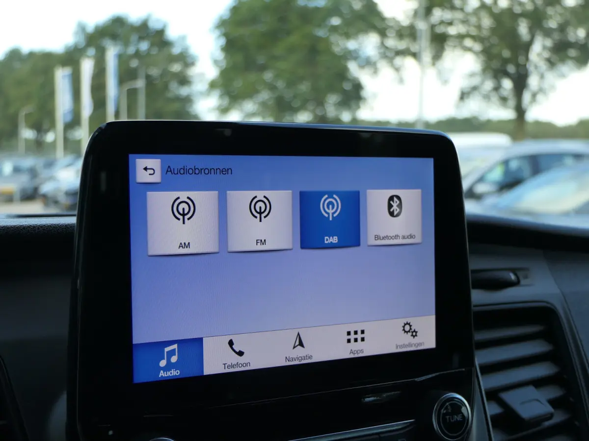 300 2.0 TDCI L2H1 Trend DC | Dubbele Cabine | 6 Persoons | Navigatie | Trekhaak | Verwarmde Voorruit | DAB | Cruise Control
