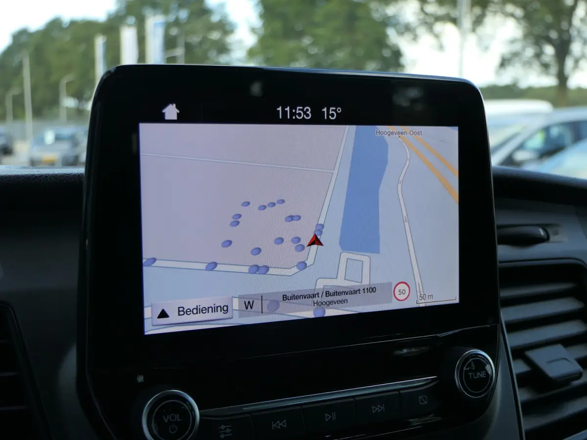 300 2.0 TDCI L2H1 Trend DC | Dubbele Cabine | 6 Persoons | Navigatie | Trekhaak | Verwarmde Voorruit | DAB | Cruise Control