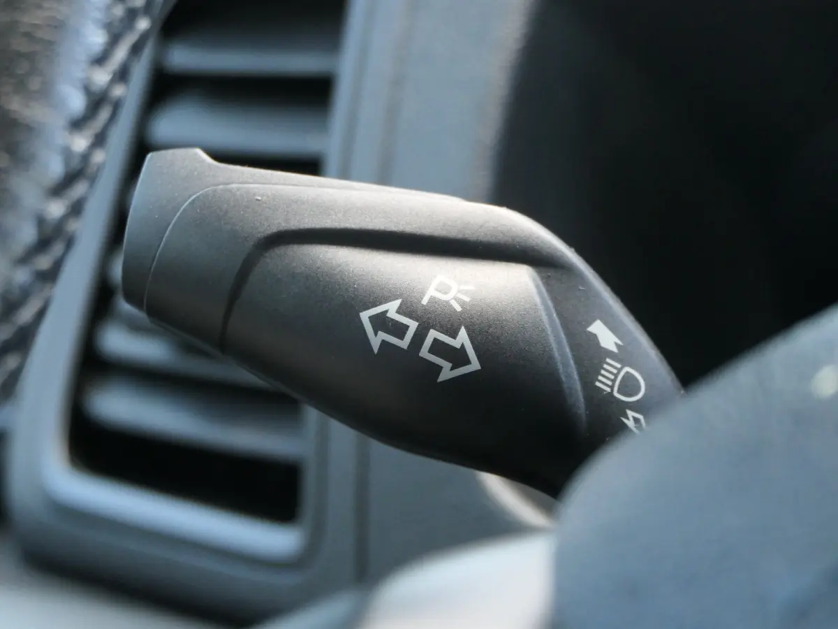 300 2.0 TDCI L2H1 Trend DC | Dubbele Cabine | 6 Persoons | Navigatie | Trekhaak | Verwarmde Voorruit | DAB | Cruise Control