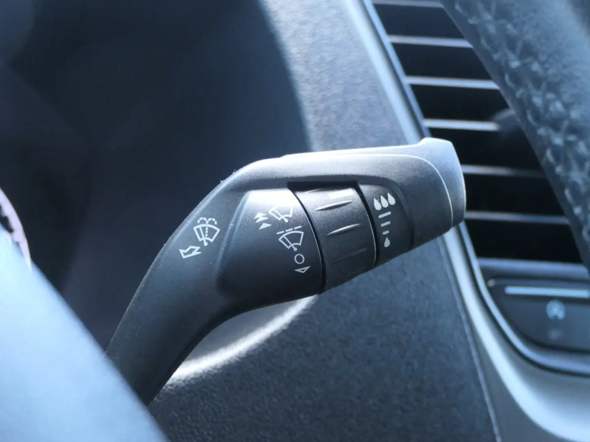 300 2.0 TDCI L2H1 Trend DC | Dubbele Cabine | 6 Persoons | Navigatie | Trekhaak | Verwarmde Voorruit | DAB | Cruise Control